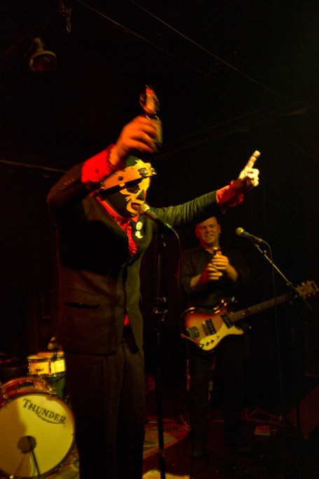 2009-09-26_GarageKid-17