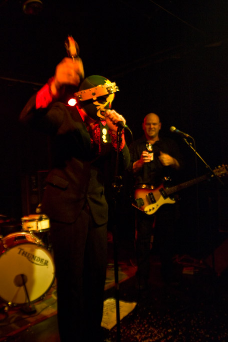 2009-09-26_GarageKid-18