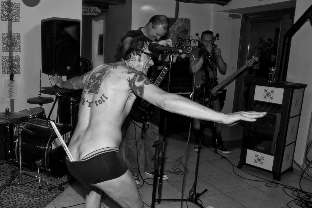 2010-05-28_GarageLopez-10